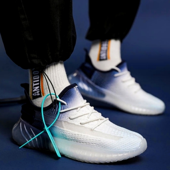 Men's Casual Sneakers - Picture 1 of 3